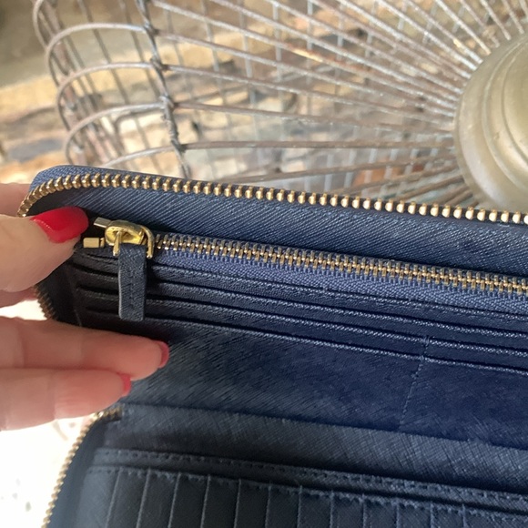 Tory Burch Wristlet Wallet Saffiano Leather Navy Gold zipper Fits Cell phone - Picture 7 of 9